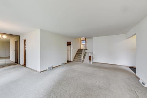 156 Ambleside Rd, Des Plaines, IL 60016 photo 4