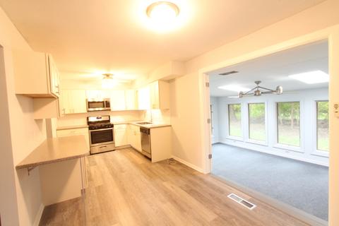 703 Sheridan Rd, Normal, IL 61761 photo 4