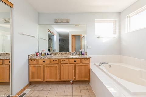 6341 Cornfield Rd, Matteson, IL 60443 photo 9
