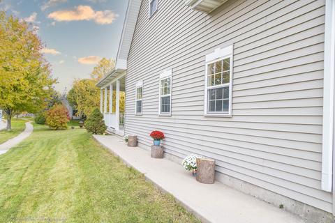 806 Walnut St, Genoa, IL 60135 photo 3