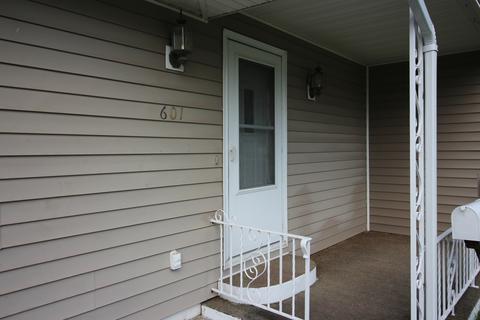 601 E Michael St, Clinton, IL 61727 photo 2