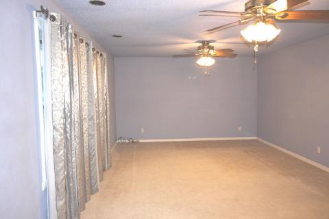 601 E Michael St, Clinton, IL 61727 photo 3