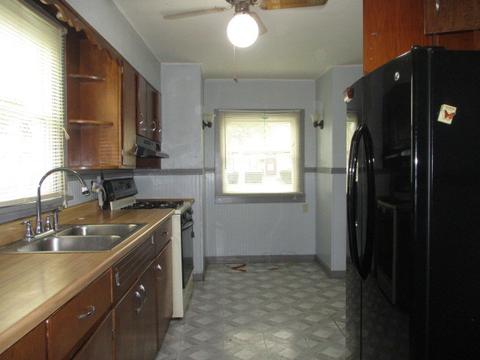 14 Mckinley Ave, Steger, IL 60475 photo 9
