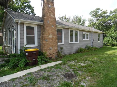 716 Peter St, Mchenry, IL 60050 photo 2