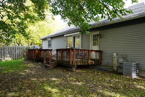 129 Circle Dr E, Montgomery, IL 60538 photo 3