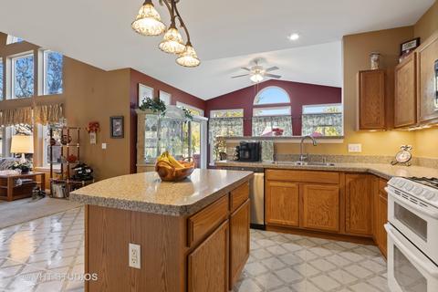 4812 Joyce Ln, Mchenry, IL 60050 photo 11