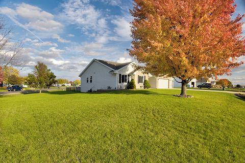 527 Autumnwolf Dr, Davis Junction, IL 61020 photo 2