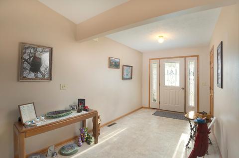 527 Autumnwolf Dr, Davis Junction, IL 61020 photo 4