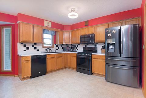 527 Autumnwolf Dr, Davis Junction, IL 61020 photo 5