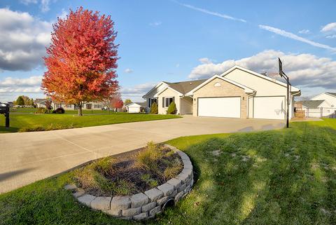 527 Autumnwolf Dr, Davis Junction, IL 61020 photo 3
