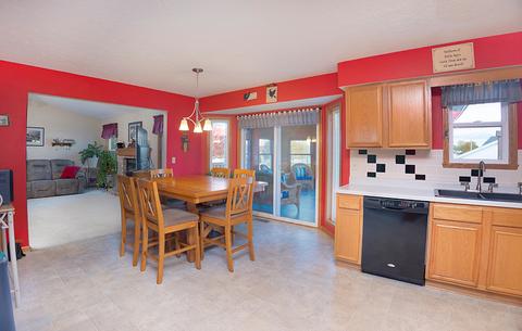 527 Autumnwolf Dr, Davis Junction, IL 61020 photo 7