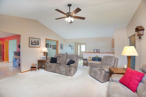 527 Autumnwolf Dr, Davis Junction, IL 61020 photo 11