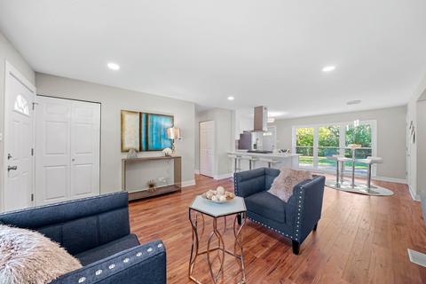 545 Olive St, Hoffman Estates, IL 60169 photo 7