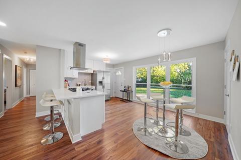 545 Olive St, Hoffman Estates, IL 60169 photo 14