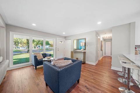 545 Olive St, Hoffman Estates, IL 60169 photo 6