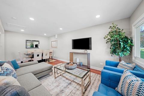 545 Olive St, Hoffman Estates, IL 60169 photo 8