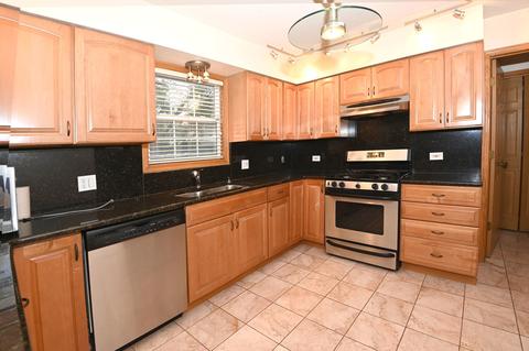 7623 Arlene Ave, Willowbrook, IL 60527 photo 2