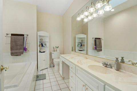 2111 N Pebble Dr, Mchenry, IL 60051 photo 15