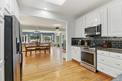 2111 N Pebble Dr, Mchenry, IL 60051 photo 12