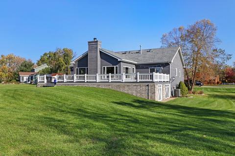 2111 N Pebble Dr, Mchenry, IL 60051 photo 4
