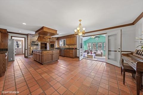8633 Heather Dr, Burr Ridge, IL 60527 photo 13