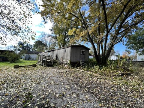 502 E Julia St, Clinton, IL 61727 photo 1