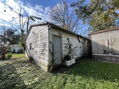 502 E Julia St, Clinton, IL 61727 photo 3