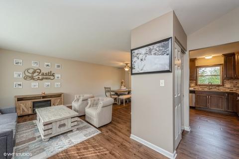 5406 Abbey Dr, Mchenry, IL 60050 photo 2