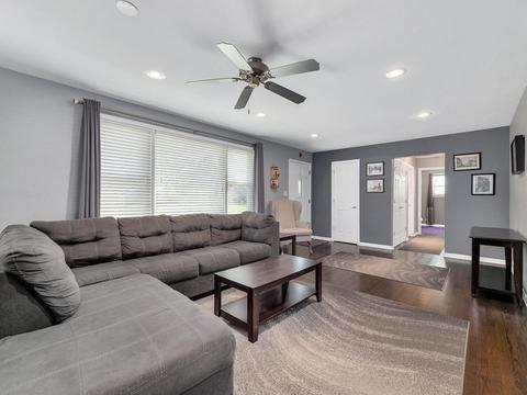 300 Rush St, Roselle, IL 60172 photo 4