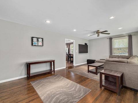 300 Rush St, Roselle, IL 60172 photo 6