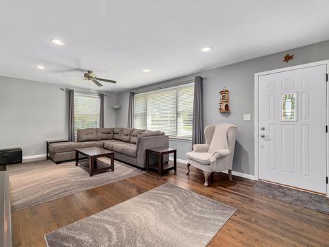300 Rush St, Roselle, IL 60172 photo 3