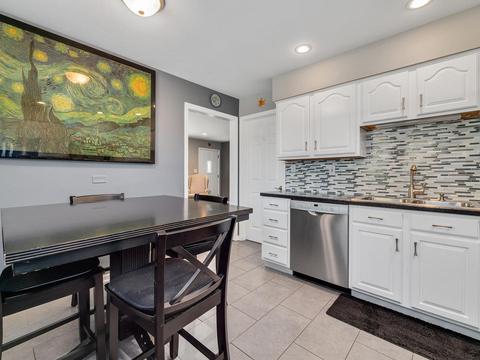 300 Rush St, Roselle, IL 60172 photo 8