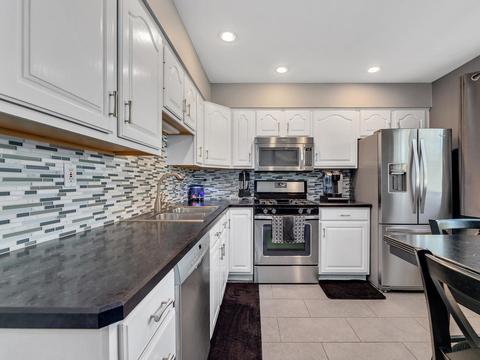 300 Rush St, Roselle, IL 60172 photo 9