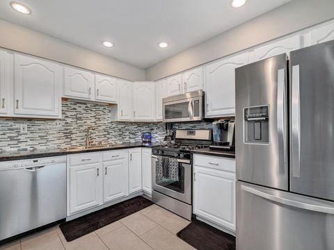 300 Rush St, Roselle, IL 60172 photo 10