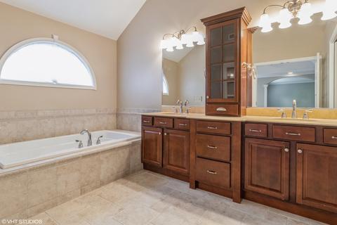 26226 Oakcrest Ln, Plainfield, IL 60585 photo 9
