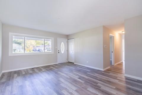 690 Morton St, Hoffman Estates, IL 60169 photo 3