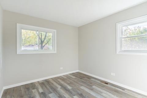 690 Morton St, Hoffman Estates, IL 60169 photo 12