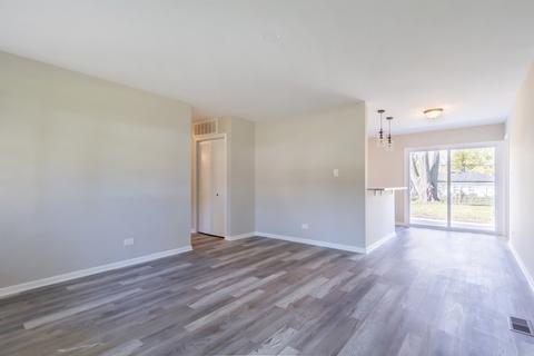 690 Morton St, Hoffman Estates, IL 60169 photo 4