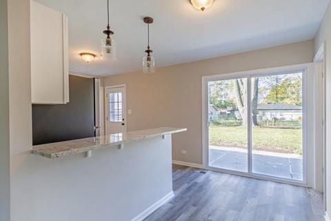 690 Morton St, Hoffman Estates, IL 60169 photo 5