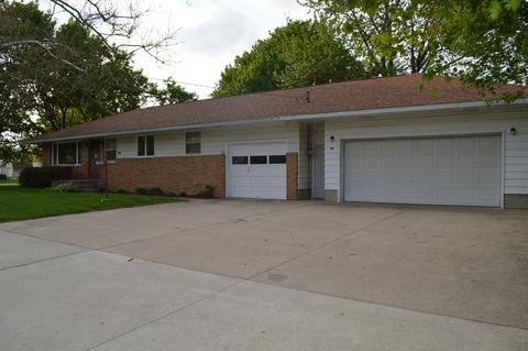 304 E Oak St, Manlius, IL 61338 photo 1