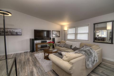 1670 W Bayside Ct, Hoffman Estates, IL 60192 photo 4