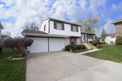 1670 W Bayside Ct, Hoffman Estates, IL 60192 photo 2
