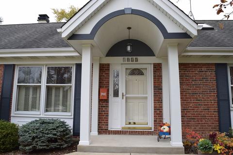 4015 N Firestone Dr, Hoffman Estates, IL 60192 photo 2