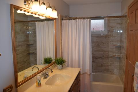 4015 N Firestone Dr, Hoffman Estates, IL 60192 photo 9