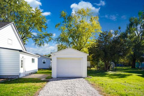 905 Kern St, Normal, IL 61761 photo 2