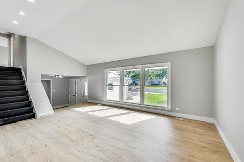 1802 E Apache Ln, Mount Prospect, IL 60056 photo 4