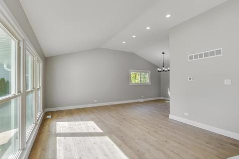1802 E Apache Ln, Mount Prospect, IL 60056 photo 3