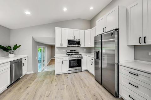 1802 E Apache Ln, Mount Prospect, IL 60056 photo 8