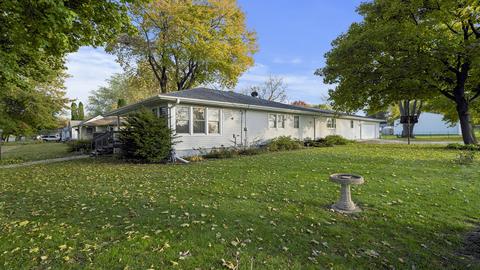207 W 4th St, Leaf River, IL 61047 photo 1