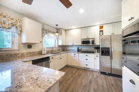 414 N Hill Rd, Mchenry, IL 60051 photo 3